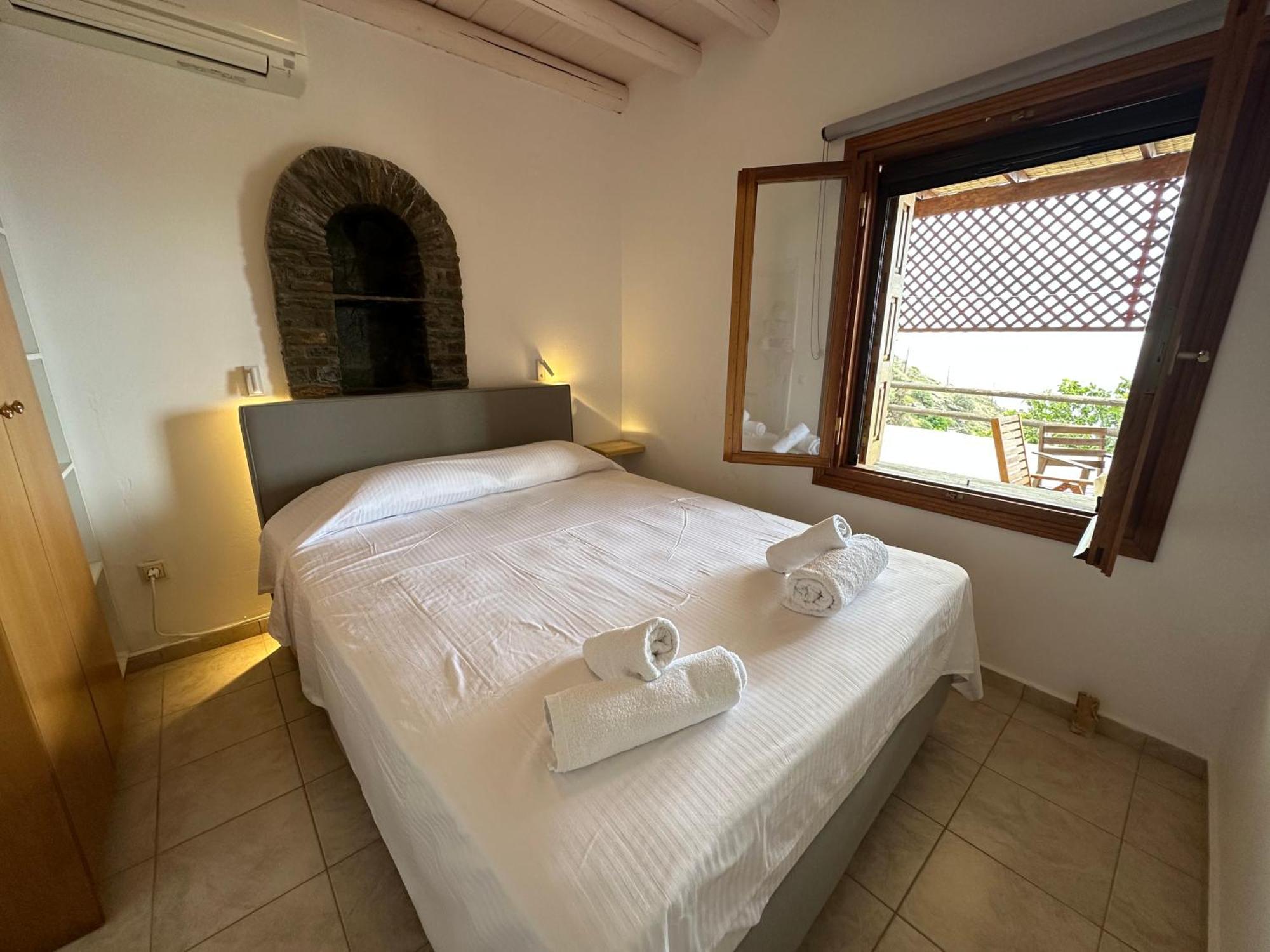 Andros Escape Condos Korthio Екстериор снимка